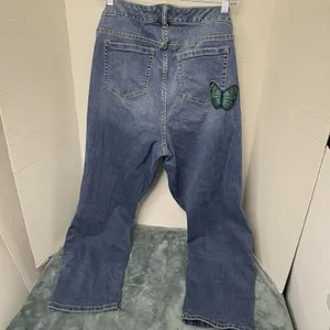 Torrid Premium Denim Boyfriend Stretch Jeans Size 18 Butterfly Patch thumbnail 4