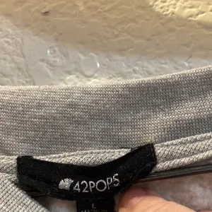 FINAL MARKDOWN 42pops sweatshirt large Gray thumbnail 3