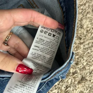 Levi’s Wedgie Straight High Rise Distressed Jeans Sz 28 thumbnail 6