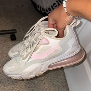 Nike Air Max 270 thumbnail 1