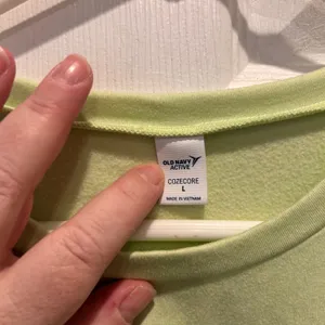 Old Navy Active Cozecore Lime Green Cropped Long‎ Sleeve Cutout Back Top Large thumbnail 3