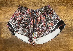 Lululemon Hotty Hot Short 2.5” Vitalize Multi Black thumbnail 1