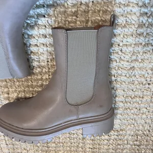 Anna Field Lug Sole Boot Sz 9 Gray thumbnail 3