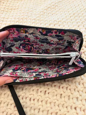 Vera Bradley Ultralight Accordion Wristlet Black Quilted Nylon Wallet thumbnail 2