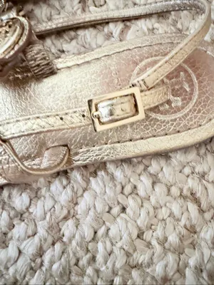 Tory Burch Gold Leather Thong Sandals Logo Medallion Brazil Women’s Size 6.5 thumbnail 9
