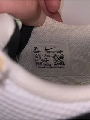Nike Air Max Low-Top Sneakers - White, Black & Light Green thumbnail 4