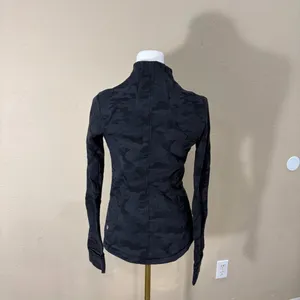 lululemon athletica Black Camo Jacket Sz 4 Outdoor Excersice Gym Preppy thumbnail 6