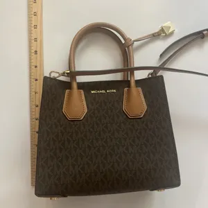 MICHAEL Michael Kors NWOT Mercer Shopper Crossbody Bag with removable strap. thumbnail 9