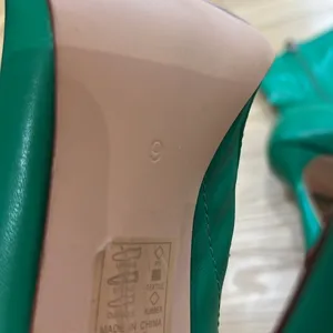 Azalea Wang Nova stiletto boots in green metallic thumbnail 8
