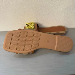 New. Elegant Women’s Flat Slide Sandals with Gold Chain Accent – Square Toe Tan Size 8 thumbnail 8