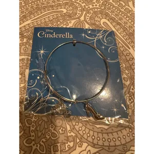 NWT Disney Parks Princess Cinderella Pumkin Carriage Bangle Charm Bracelet thumbnail 2