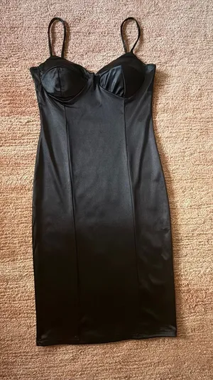 Popular 21 Black Satin Bodycon Mini Dress Size S Built-In Cups thumbnail 1