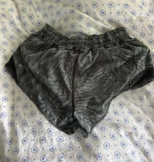 Lululemon Hotty Shorts 2.5" thumbnail 2