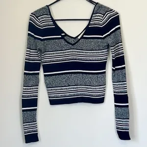 LA Hearts Cropped Striped V-Neckline Long Sleeve Shirt - Size: Small thumbnail 1