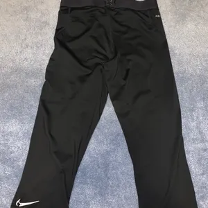Nike Crop Leggings thumbnail 2