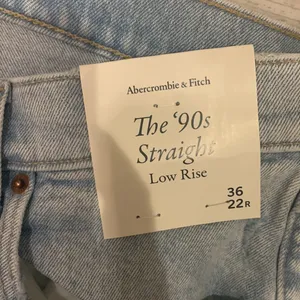 Abercrombie & Fitch The 90s Straight low rise size 22 thumbnail 4