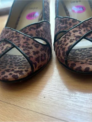 Leopard Heels 8.5 Peep-Toe Leopard print mid Heel in Brown & Black by lmpo thumbnail 2