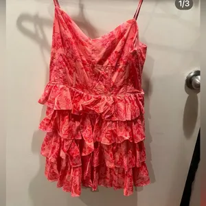 Olivaceous dress size M adjustable straps sorry for the wrinkles negotiable thumbnail 1
