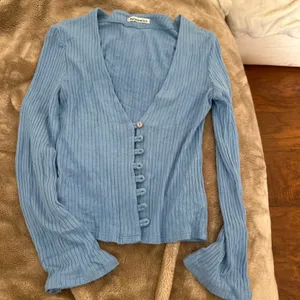 Reformation blue ribbed “Gellar” cropped cardigan thumbnail 4
