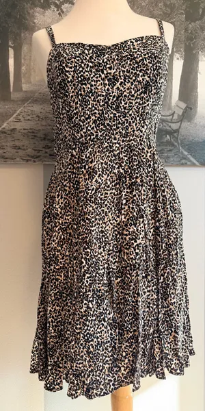 Old Navy Leopard Print Sleeveless Dress thumbnail 1