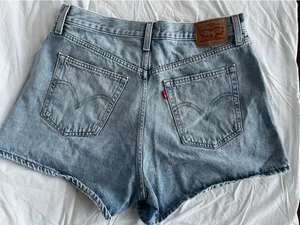 Levi’s High-Waisted Mom Shorts Denim thumbnail 2