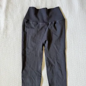 NEW Spiritual Gangster Gray Scrunch Butt Leggings Small Booty Lifting Athleisure thumbnail 4