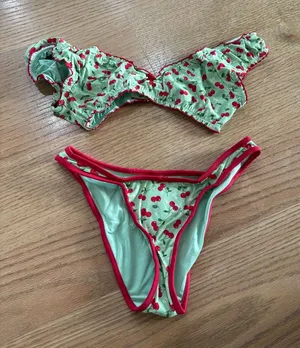Frankie’s bikini Cherry set thumbnail 1