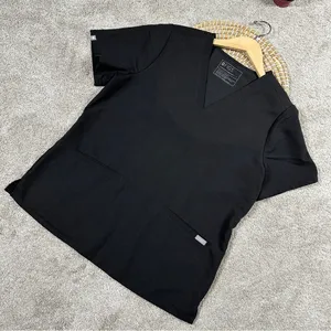 Figs Women’s Casma Three-Pocket Scrub Top Shortsleeve in Black Size L thumbnail 3