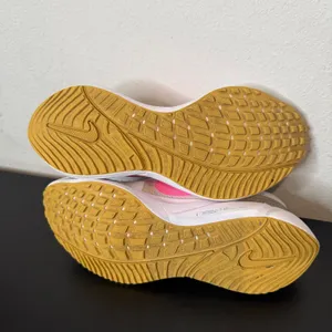 Nike Air Zoom Vomero‎ 16 Womens Size 8 White Pink Running Shoes Athleisure thumbnail 14