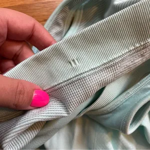 Lululemon aqua tank with built in bra size 6 thumbnail 3