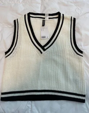 H&M Sweater Vest thumbnail 1