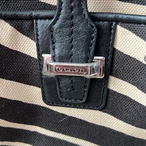 Tote zebra print in tan & black leather trim & handles EUC thumbnail 4