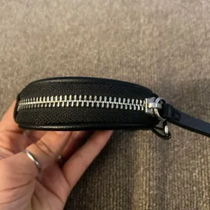 Juicy couture black faux leather Coin Purse Headphone Makeup Travel Keychain thumbnail 6