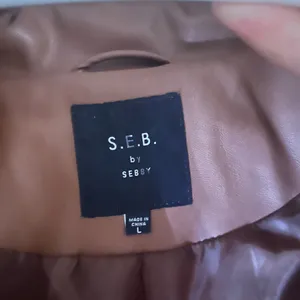 Brown leather Puffer Jacket thumbnail 2