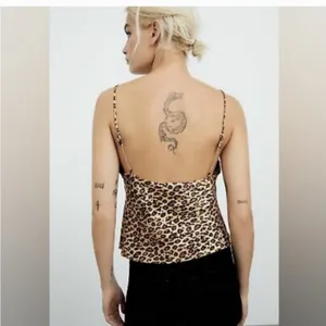 Zara Cheetah Print Satin Camisole Tank Medium NWT Cowl Neck Leopard Crop Top thumbnail 2