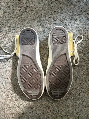 Yellow high top converse  thumbnail 2