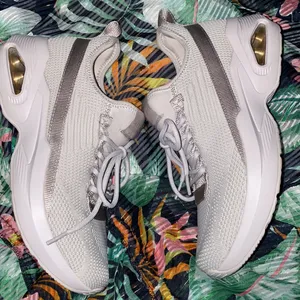 Skechers 9 Womens Muno Mia Slip On Sneaker - Taupe thumbnail 4