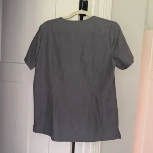 Figs Casma Three-Pocket Scrub Top gray short‎ sleeve v neck pocket thumbnail 5