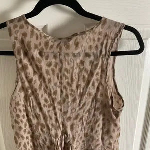 Cecico Leopard Print Sleeveless Blouse size medium thumbnail 7