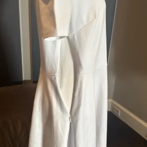 Sarin Matthew’s Women’s White Off The Shoulder High Low Dress Size M thumbnail 7
