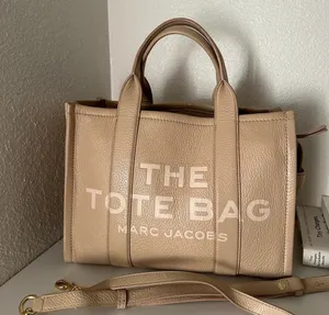 Marc Jacobs The Tote Bag thumbnail 2