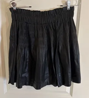 7 For All Mankind Black Faux Leather Pleated Aline High Waisted Skirt NWT Small thumbnail 1