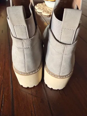 DV by Dolce Vita Rielle Chelsea Lug Sole Boots Taupe Gray Women’s Size 8.5 thumbnail 3