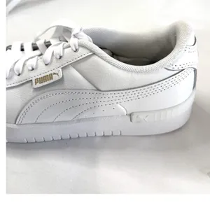 PUMA White Platform Sneakers Womens 6 /‎ Youth 4.5 Clean Girl Minimalist Shoes thumbnail 2