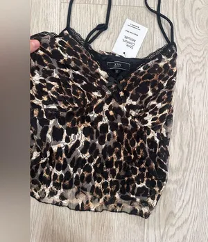 VIBE NWT top Size M thumbnail 5