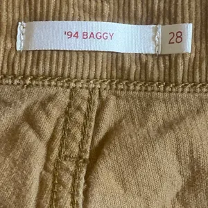Levi's 94 Baggy Women's Tan Corduroy High Rise Wide Leg Trousers Pants Size M thumbnail 5
