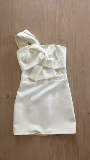Beautiful white, one shoulder, extra small American threads dress thumbnail 4