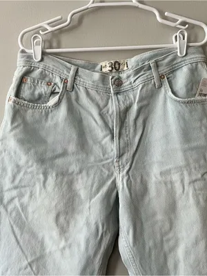 We The Free Women’s Light Wash Distressed Relaxed Jeans Size 30 thumbnail 2