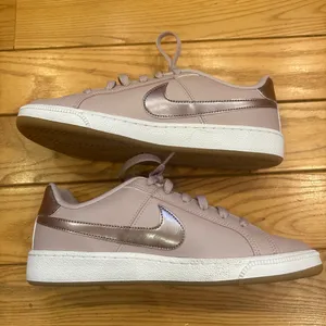 Nike Women’s Court Royale Sneakers in Particle Rose and Smokey Mauve Size 7.5. thumbnail 2