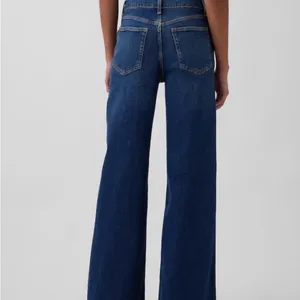 NWT GAP Wide-Leg High-Rise Jeans in Deep Blue thumbnail 2
